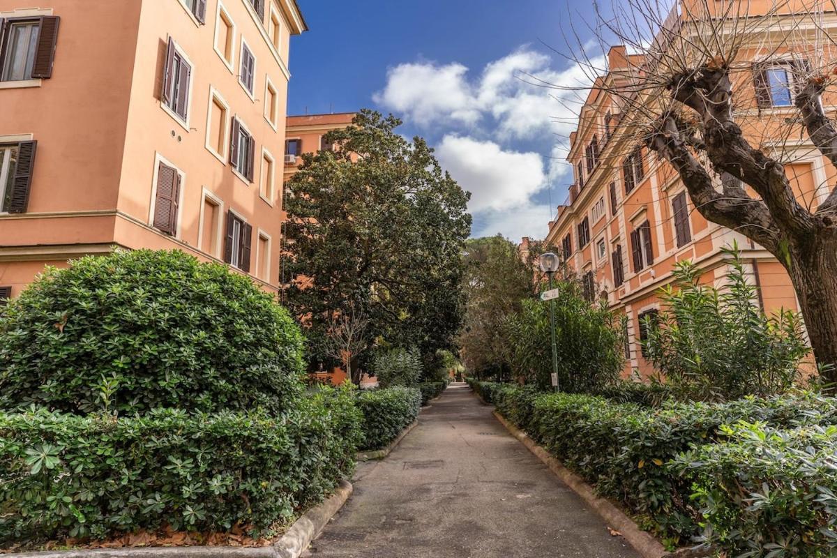 2 Bedroom Flaminio Vignola Apartment Rome